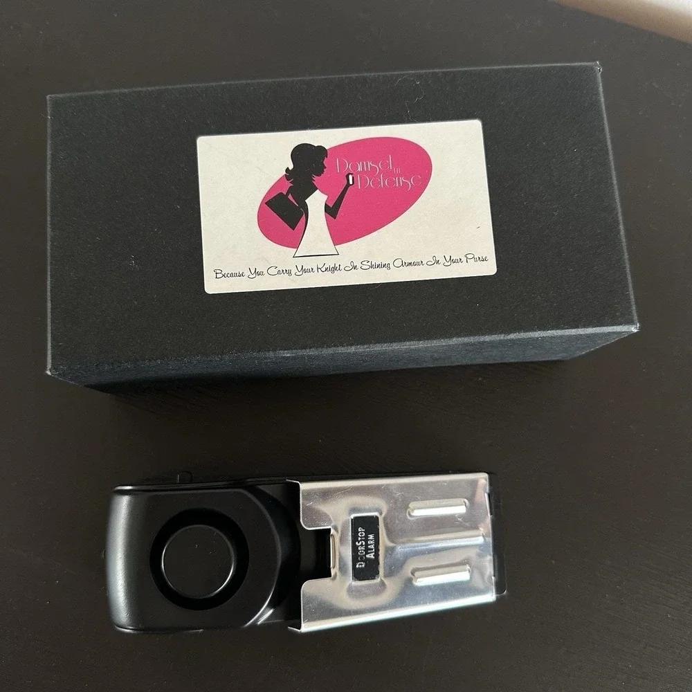 NEW Damsel‎ In Distress Women's Alarm Alert Doorstop Break In Prevention Battery